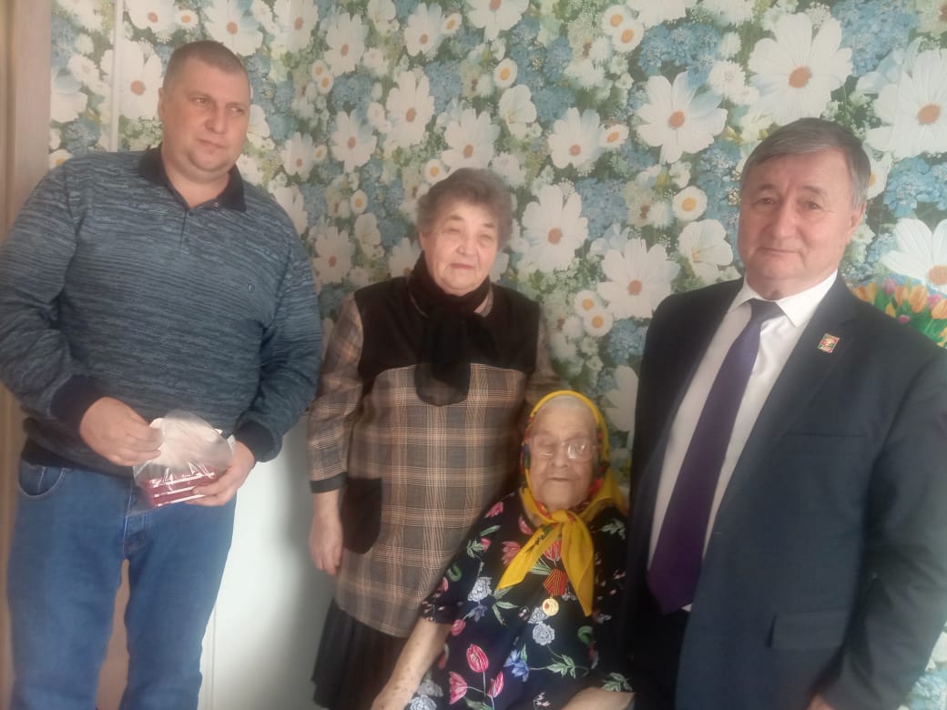Вручение юбилейных медалей.
