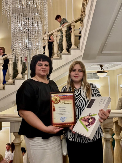 Первое место в конкурсе детских рисунков, посвящённом героизму врачей. Первое место в конкурсе детских рисунков, посвящённом героизму врачей.
